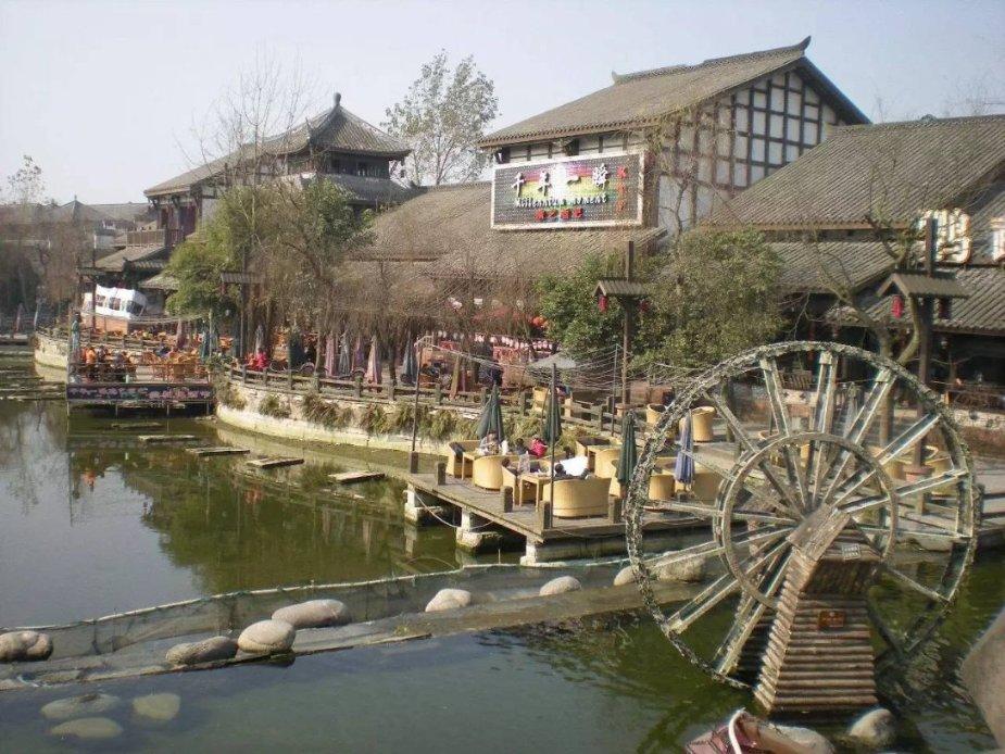 新春走基层丨“守山大叔”上“村晚”