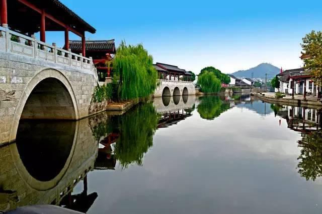 寻龙丨龙形拉花、财神咖啡……杭州这里的年味很吸引年轻人
